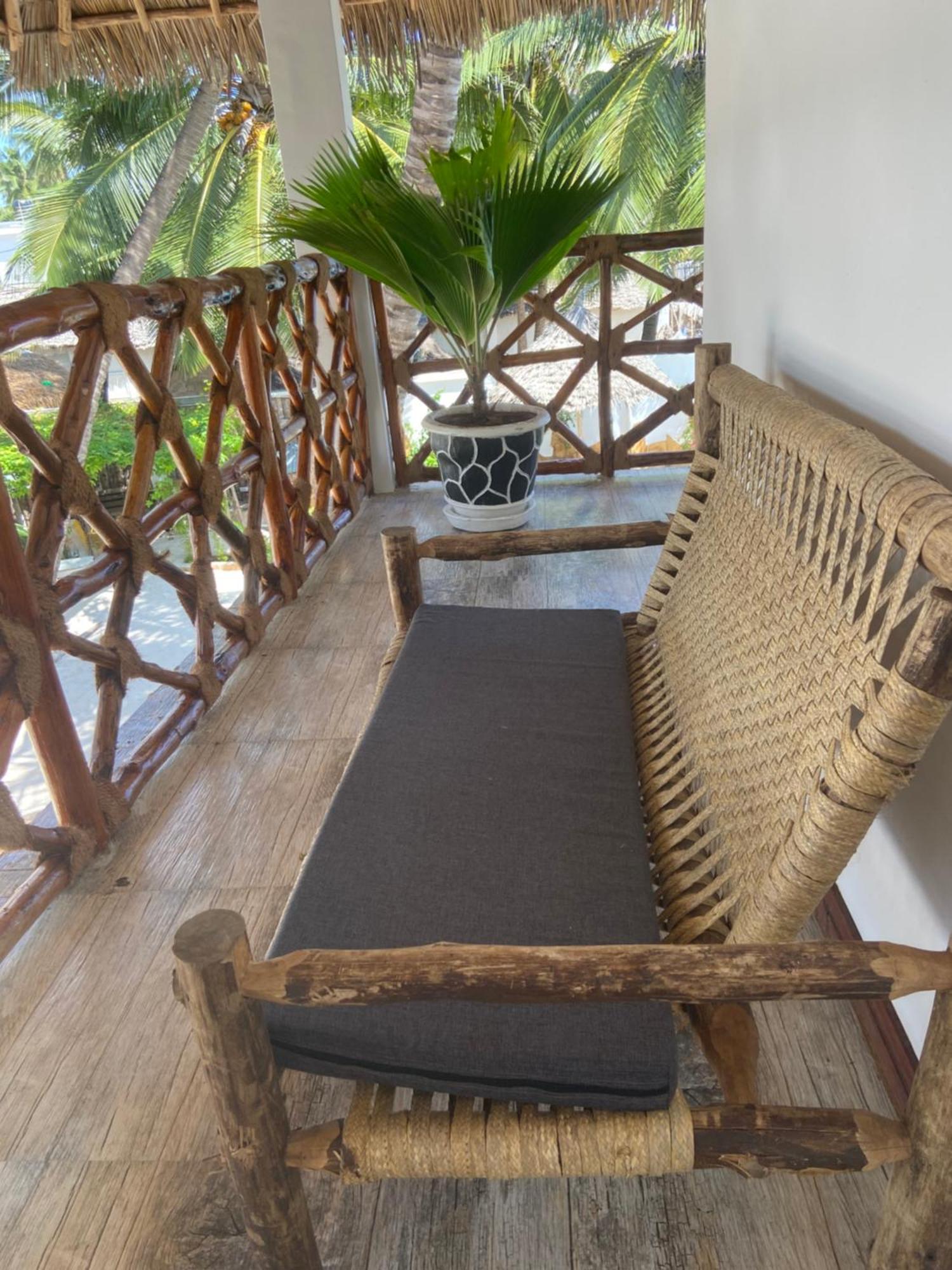 Waka Waka Bed & Breakfast ปวานี มาชังกานี ภายนอก รูปภาพ